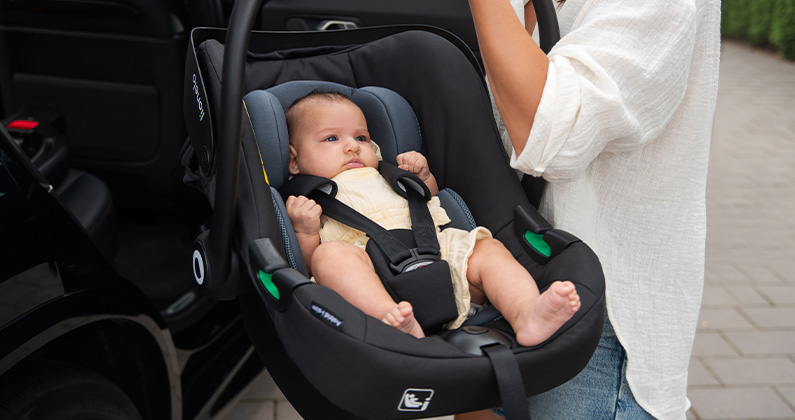 lionelo Astrid i-Size Set Black Grey — Fotelik samochodowy z bazą ISOFIX